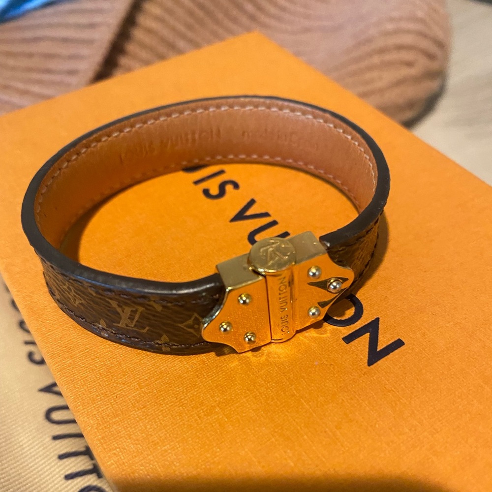 Louis Vuitton Monogram Bracelet Nano 17
